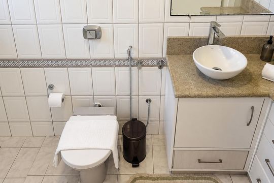Banheiro 2 de casa para alugar com 3 quartos, 311m² em Jurerê, Florianópolis