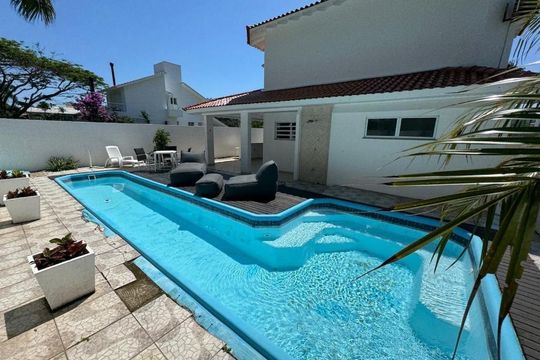 Casa para alugar com 3 quartos, 311m² em Jurerê, Florianópolis