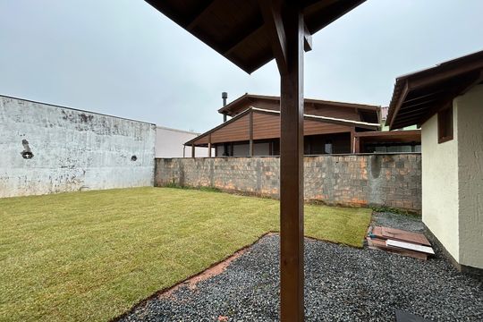 Jardim de casa para alugar com 2 quartos, 82m² em Carianos, Florianópolis