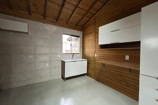 Cozinha  de casa para alugar com 2 quartos, 82m² em Carianos, Florianópolis