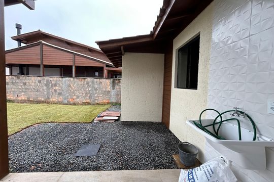 Área de Serviço de casa para alugar com 2 quartos, 82m² em Carianos, Florianópolis