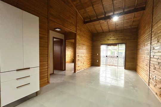 Casa para alugar com 2 quartos, 82m² em Carianos, Florianópolis