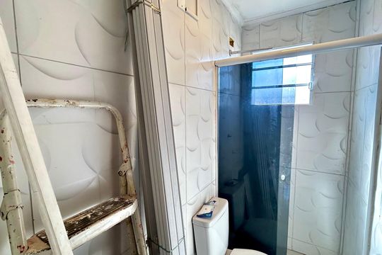 Banheiro de apartamento à venda com 2 quartos, 51m² em Taboão, Guarulhos