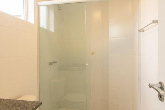 Banheiro da Suíte de apartamento para alugar com 1 quarto, 35m² em Alto da Glória, Curitiba