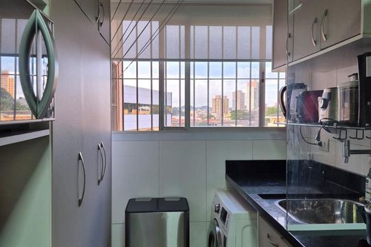 Cozinha de apartamento para alugar com 3 quartos, 62m² em Vila Mangalot, São Paulo