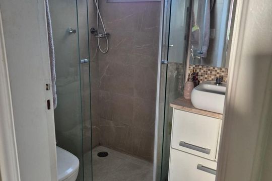 Banheiro de apartamento para alugar com 3 quartos, 62m² em Vila Mangalot, São Paulo