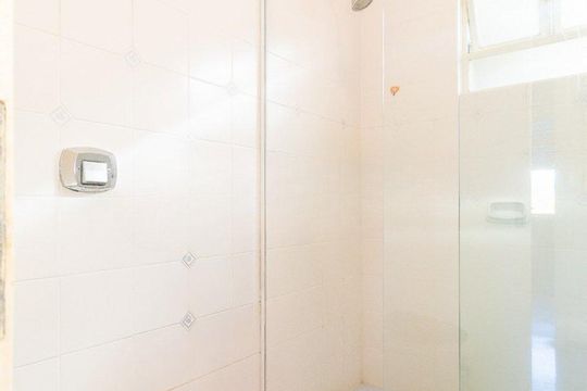 Banheiro 2 de apartamento para alugar com 2 quartos, 117m² em Menino Deus, Porto Alegre