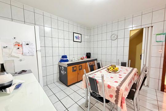 Casa à venda com 3 quartos, 260m² em Jardim Vaz de Lima, São Paulo