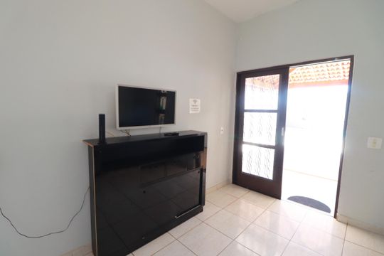 Sala de casa para alugar com 2 quartos, 200m² em Jardim Orestes Lopes de Camargo, Ribeirão Preto