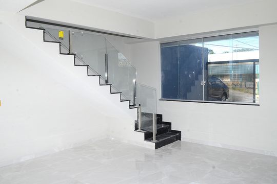 Escada de casa à venda com 2 quartos, 88m² em Jardim Vitoria, Belo Horizonte