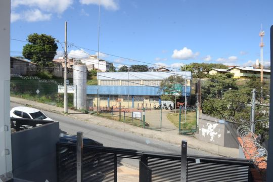Varanda da suíte 2 de casa à venda com 2 quartos, 88m² em Jardim Vitoria, Belo Horizonte