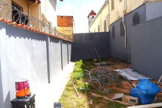Quintal de casa à venda com 2 quartos, 88m² em Jardim Vitoria, Belo Horizonte