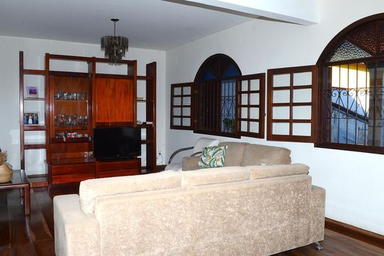 Casa à venda com 3 quartos, 413m² em Eymard, Belo Horizonte