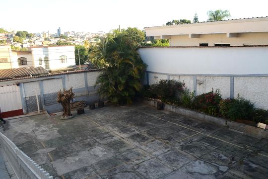 Casa à venda com 3 quartos, 413m² em Eymard, Belo Horizonte