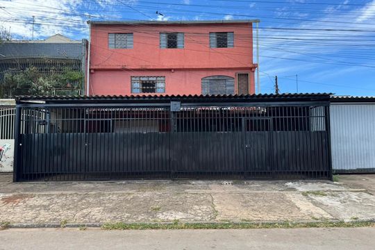 Fachada de casa à venda com 2 quartos, 320m² em Recanto das Emas, Brasília
