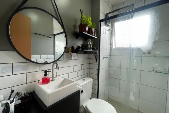 Banheiro social de apartamento à venda com 2 quartos, 40m² em Canudos, Novo Hamburgo