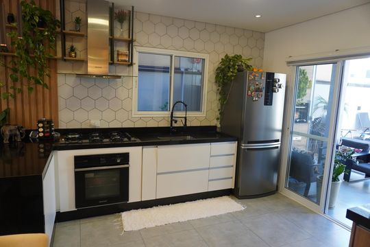 Cozinha de casa de condomínio à venda com 3 quartos, 150m² em Alphaville, Santana de Parnaíba