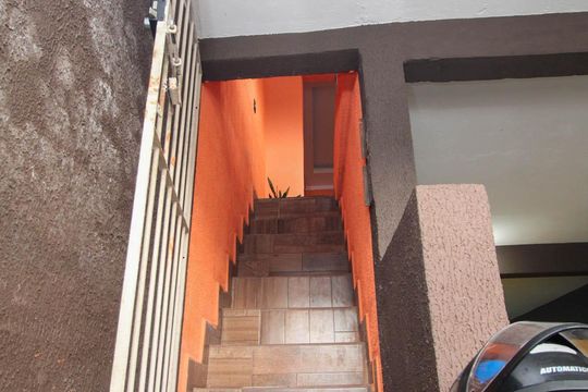 Garagem de casa à venda com 2 quartos, 180m² em Parque Pinheiros, São Paulo
