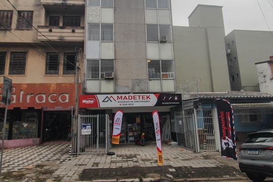 Fachada de kitnet/studio para alugar com 1 quarto, 28m² em Menino Deus, Porto Alegre