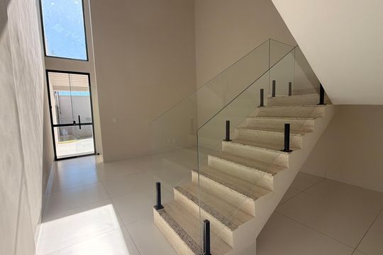 Sala de casa à venda com 3 quartos, 180m² em Moinho dos Ventos, Goiânia