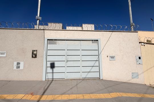 Fachada de casa à venda com 3 quartos, 180m² em Moinho dos Ventos, Goiânia