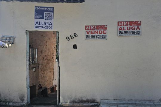 Placa de casa para alugar com 1 quarto, 30m² em Chácara Holiday, Itaquaquecetuba