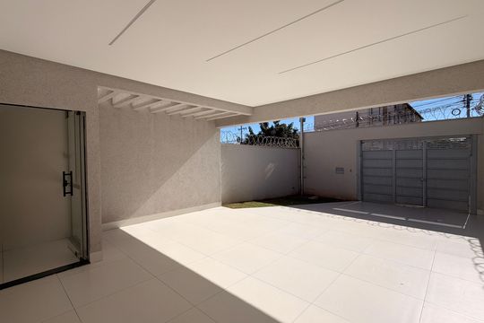 Garagem de casa à venda com 3 quartos, 180m² em Moinho dos Ventos, Goiânia