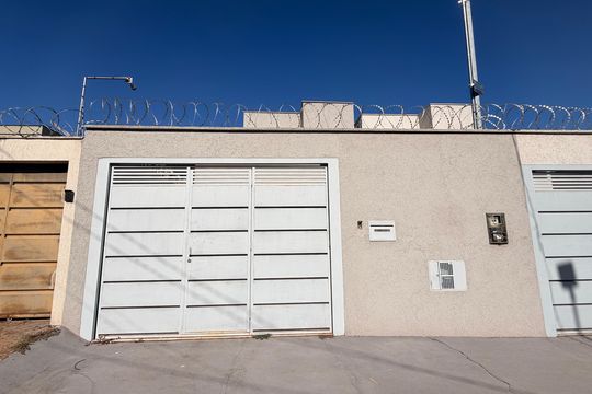 Fachada de casa à venda com 3 quartos, 180m² em Moinho dos Ventos, Goiânia
