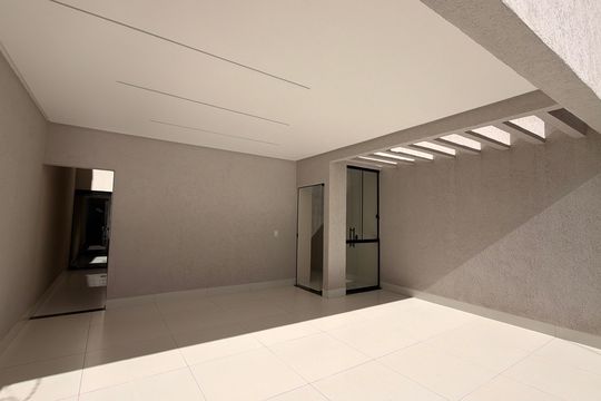 Garagem de casa à venda com 3 quartos, 180m² em Moinho dos Ventos, Goiânia