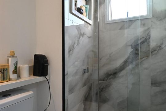 Banheiro Suíte  de apartamento para alugar com 1 quarto, 52m² em Jardim Maria Duarte, São Paulo