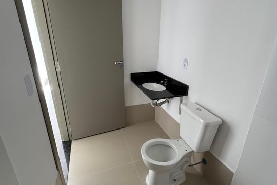 Banheiro da Suíte de apartamento para alugar com 2 quartos, 60m² em Qi 416, Brasília