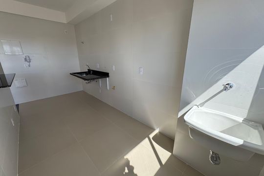 Cozinha de apartamento para alugar com 2 quartos, 60m² em Qi 416, Brasília