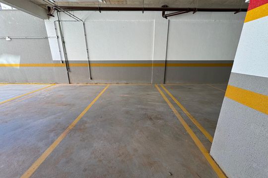 Garagem de apartamento para alugar com 2 quartos, 60m² em Qi 416, Brasília
