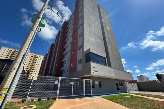 Fachada longe de apartamento para alugar com 2 quartos, 60m² em Qi 416, Brasília
