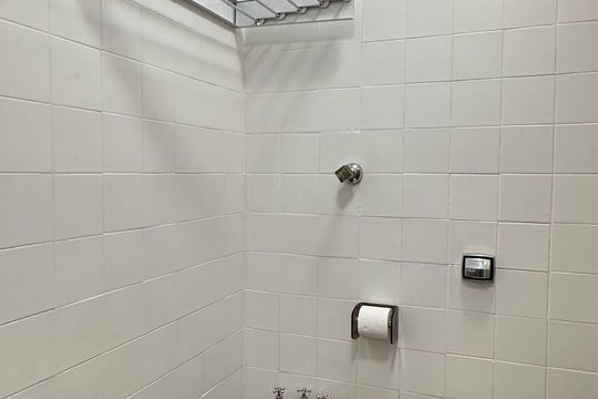 Banheiro de kitnet/studio para alugar com 1 quarto, 34m² em Centro, Rio de Janeiro