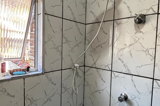 Banheiro da Suíte de casa para alugar com 2 quartos, 80m² em Jardim do Mirante, Santo André