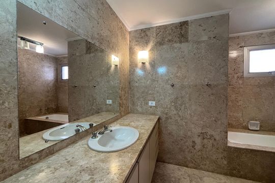 Banheiro da Suíte de apartamento para alugar com 3 quartos, 280m² em Itaim Bibi, São Paulo