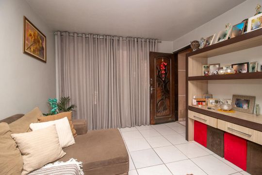 Sala de casa à venda com 3 quartos, 193m² em Uberaba, Curitiba