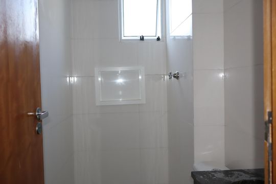 Banheiro de apartamento à venda com 2 quartos, 35m² em Jardim Santa Teresinha, São Paulo