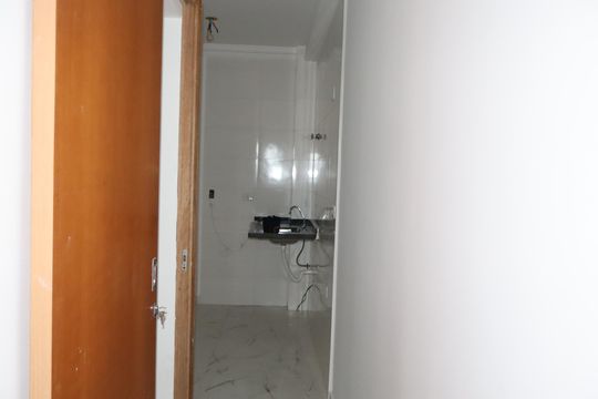 Corredor de apartamento à venda com 2 quartos, 35m² em Jardim Santa Teresinha, São Paulo
