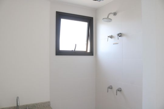 Banheiro de kitnet/studio à venda com 1 quarto, 22m² em Perdizes, São Paulo