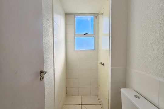 Banheiro de apartamento para alugar com 2 quartos, 42m² em Campo Grande, Rio de Janeiro