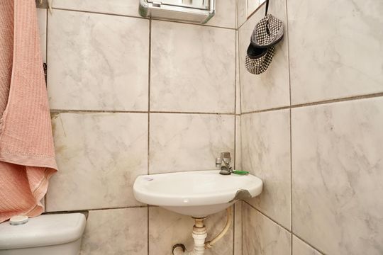 Banheiro de kitnet/studio à venda com 1 quarto, 30m² em Guarani, Belo Horizonte