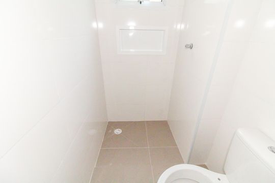 Banheiro de apartamento à venda com 1 quarto, 26m² em Guaianases, São Paulo