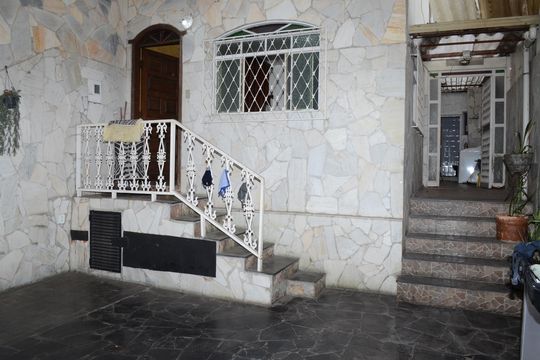 Fachada de casa para alugar com 2 quartos, 148m² em São Gabriel, Belo Horizonte