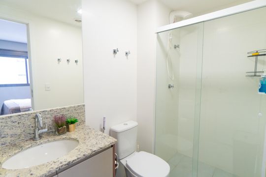 Banheiro da Suíte de apartamento para alugar com 1 quarto, 35m² em Vila Guarani, São Paulo