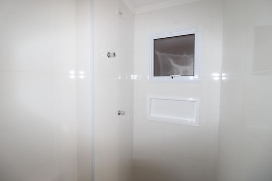 Banheiro de apartamento à venda com 1 quarto, 26m² em Guaianases, São Paulo