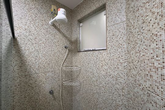 Banheiro Social de casa de condomínio para alugar com 2 quartos, 88m² em Vargem Grande, Rio de Janeiro
