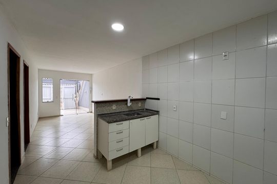Cozinha de casa de condomínio para alugar com 2 quartos, 88m² em Vargem Grande, Rio de Janeiro