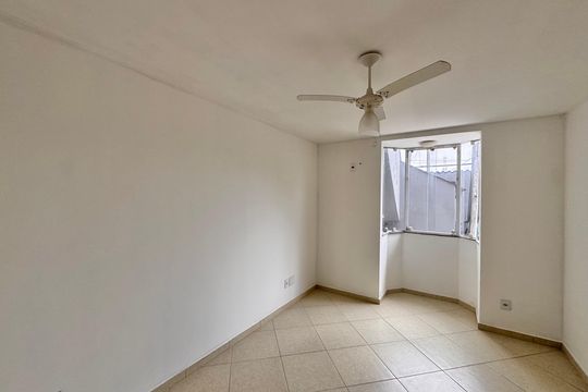 Quarto 1 de casa de condomínio para alugar com 2 quartos, 88m² em Vargem Grande, Rio de Janeiro